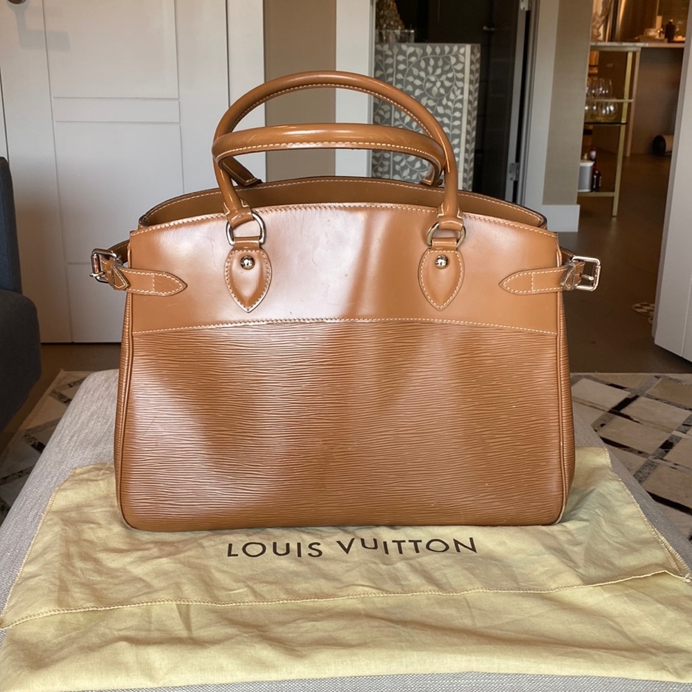 Louis Vuitton Passy GM Epi leather Cannelle brown shoulder bag
